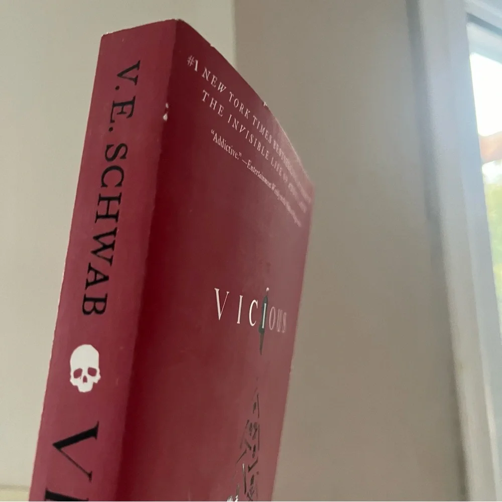 📚 4/25$ 📚 Vicious by V.E. Schwab | Booktok Book - Picture 5 of 6